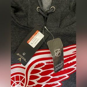 Women’s size Large Detroit Red Wings pullover